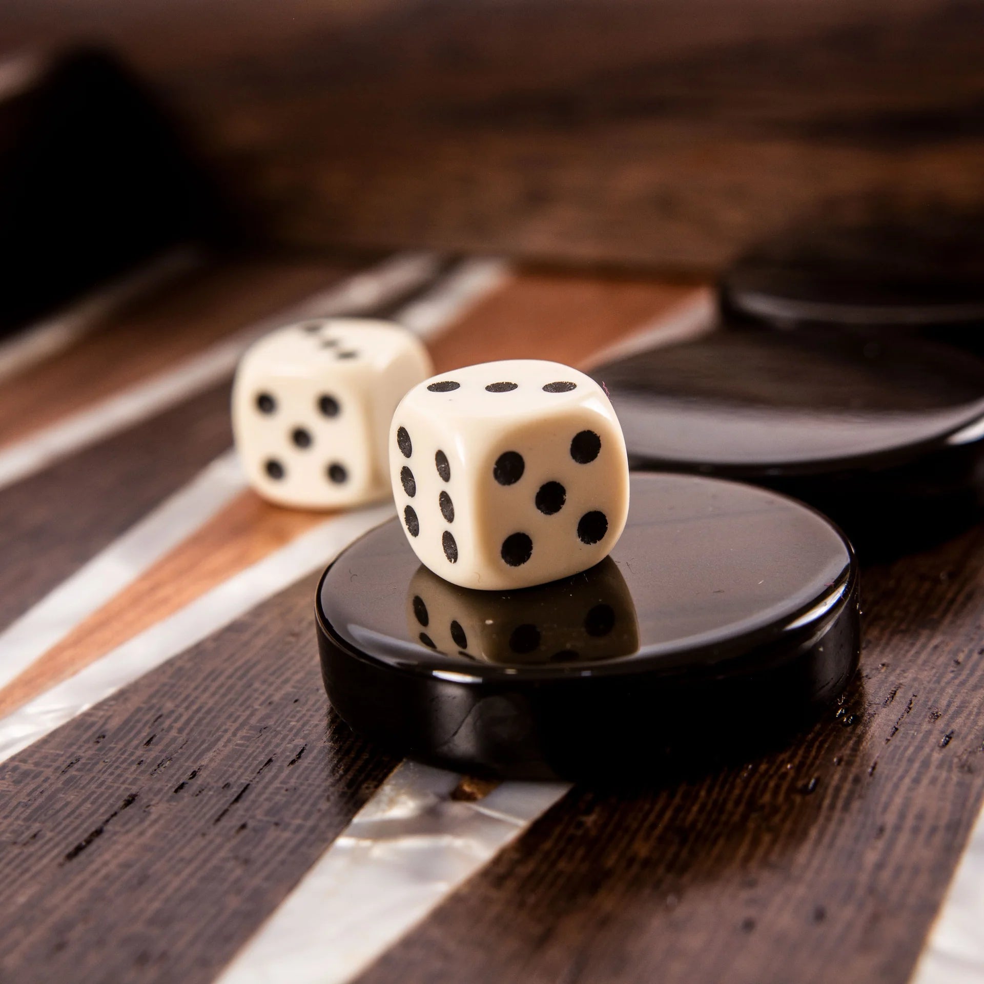 California Walnut burl Backgammon checker and dice zoom