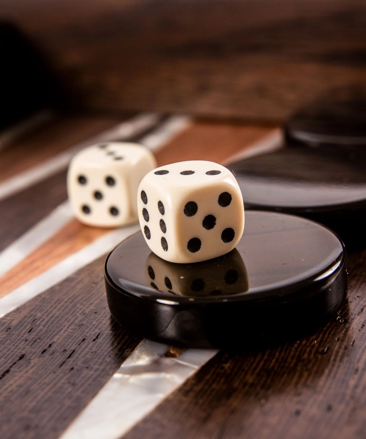 California Walnut burl Backgammon checker and dice zoom