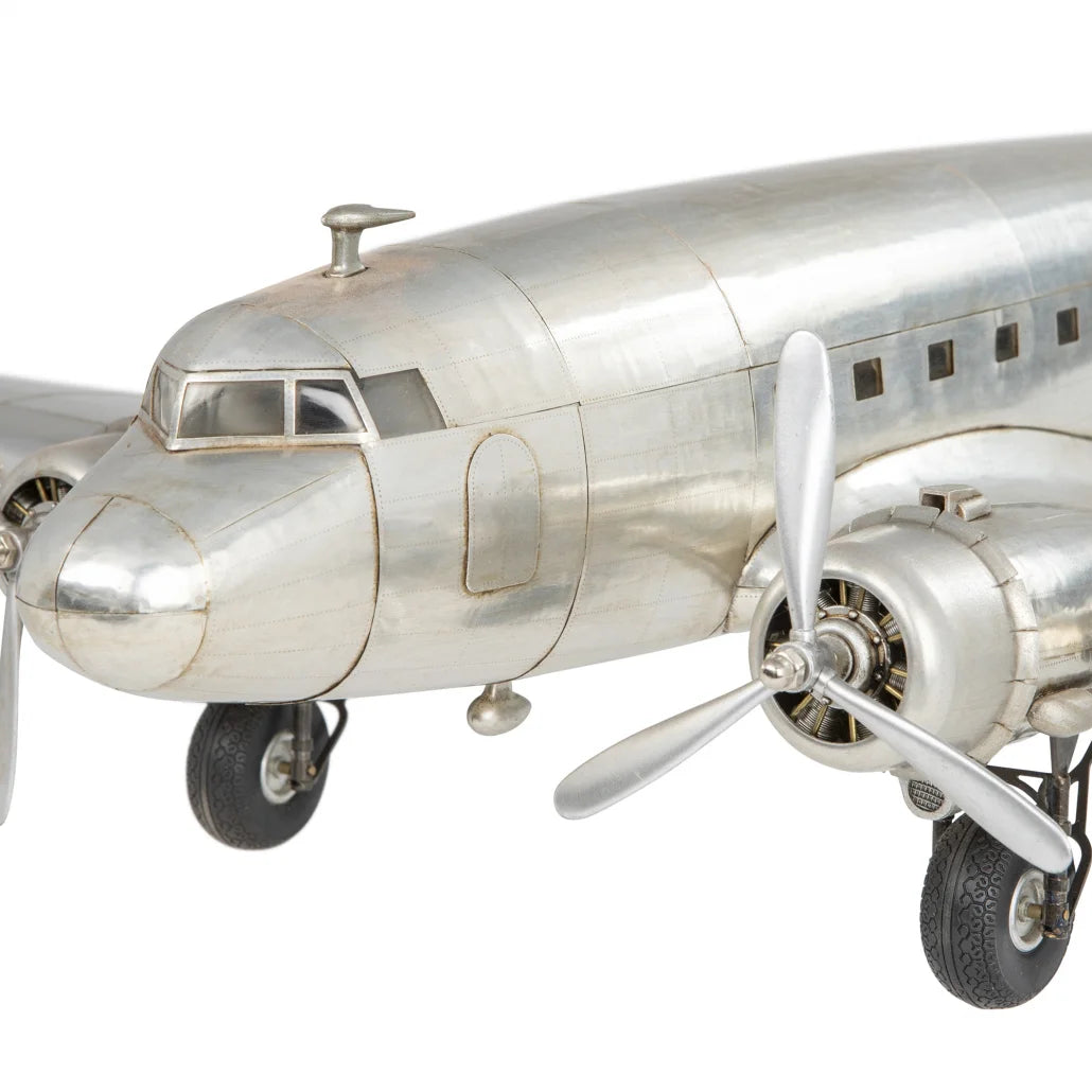 DAKOTA DC3 FRONT