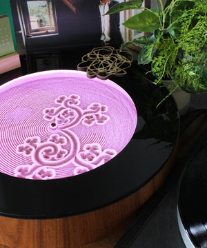 Elegant Kinetic Stand with magnetic mechanism creating evolving sand designs