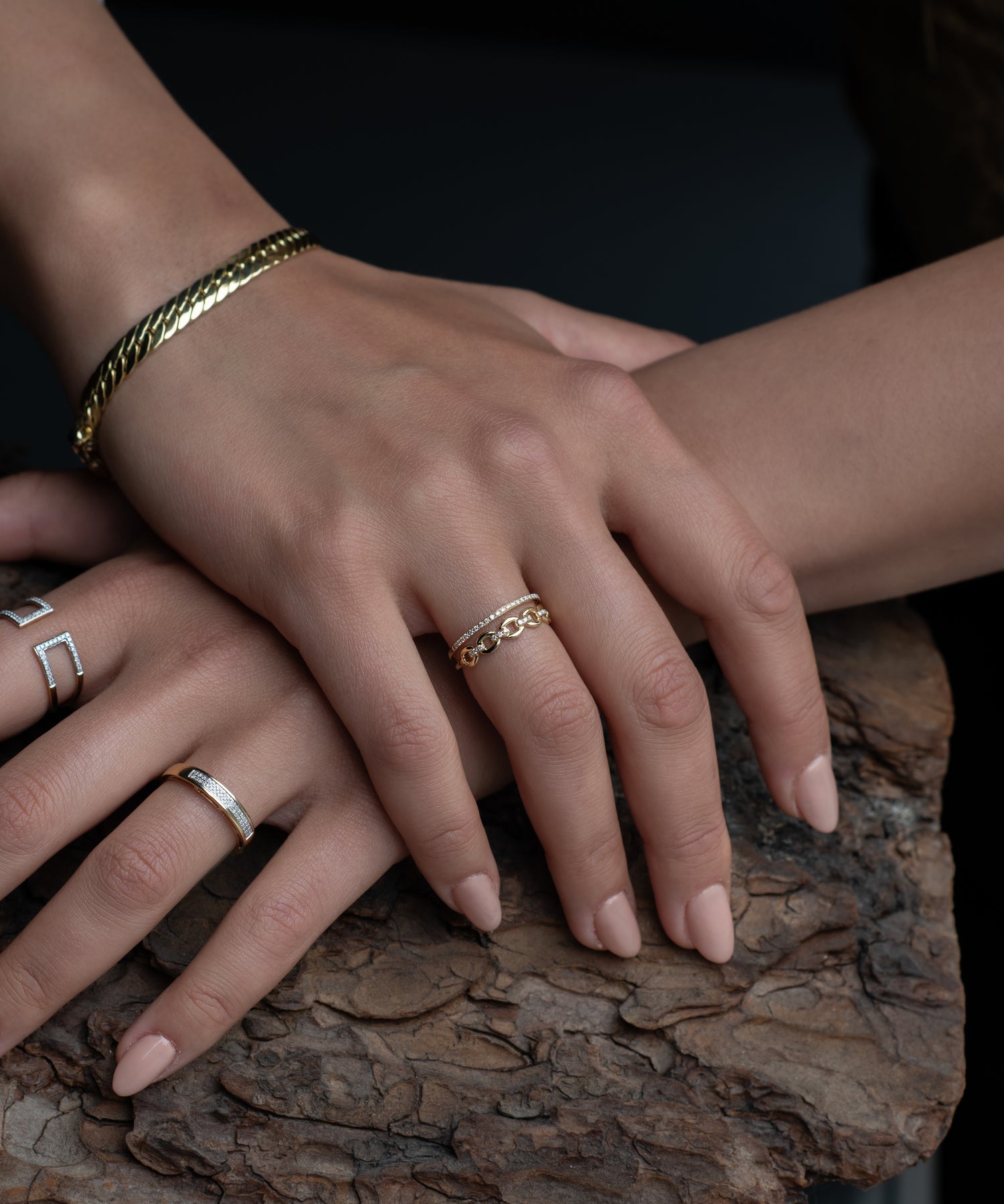 Osiris bracelet hands model gold 18k