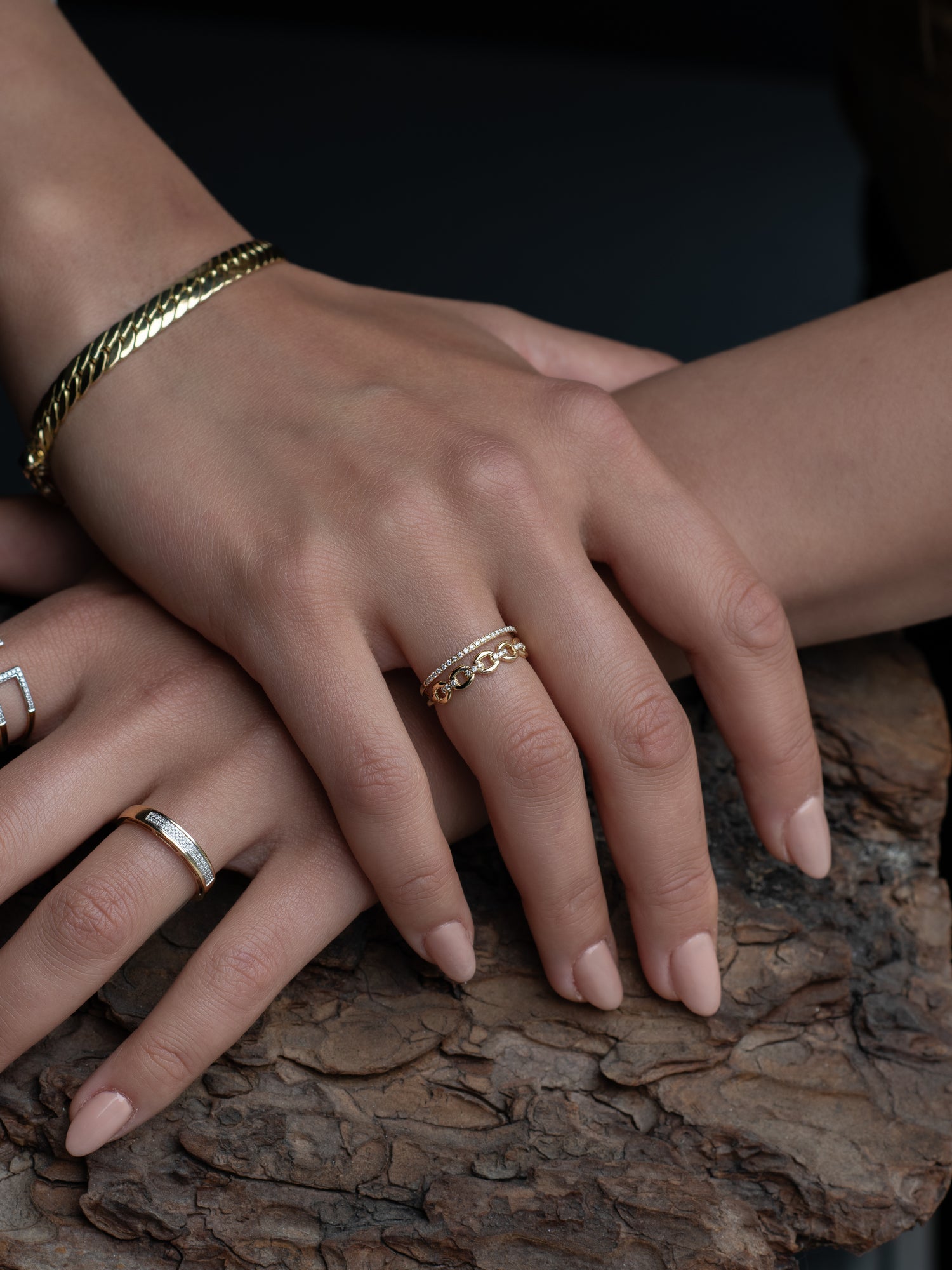 Osiris bracelet hands model gold 18k