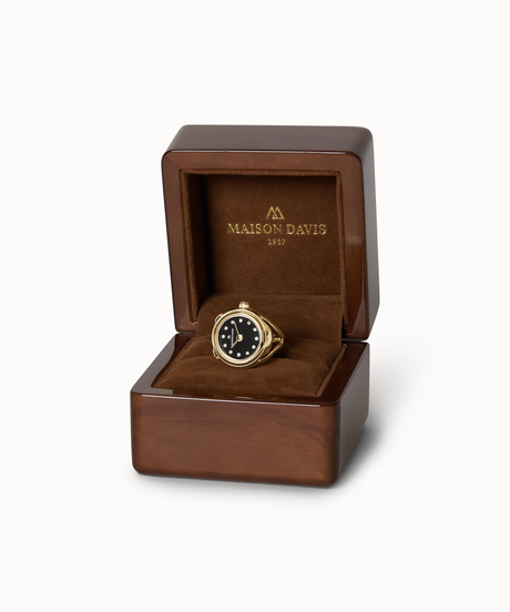 Ring watch Maison Davis in yellow gold with black onyx dial, crystal markers, Swiss made.