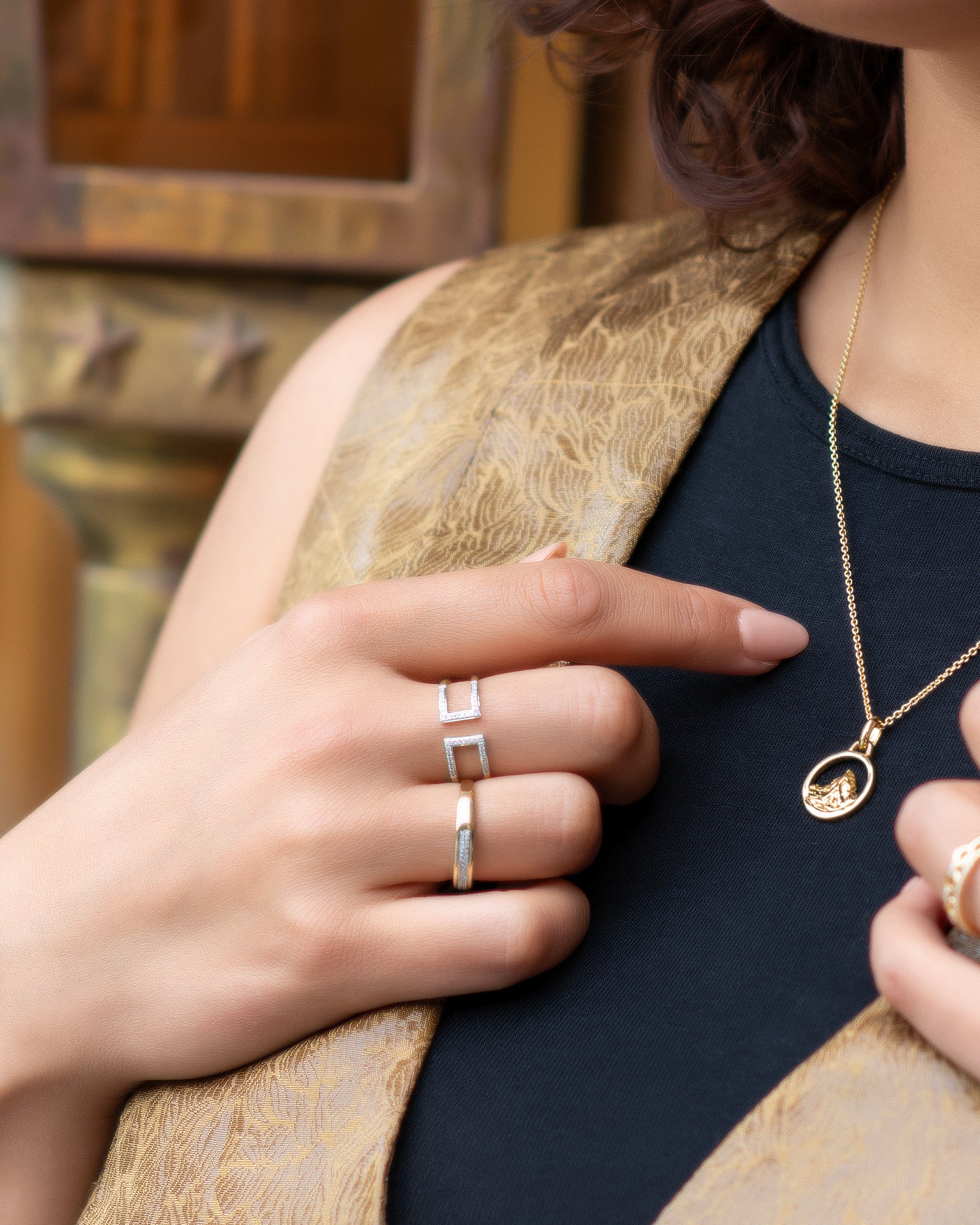 Photoshoot of the Gold 18k Matterhorn Pendant